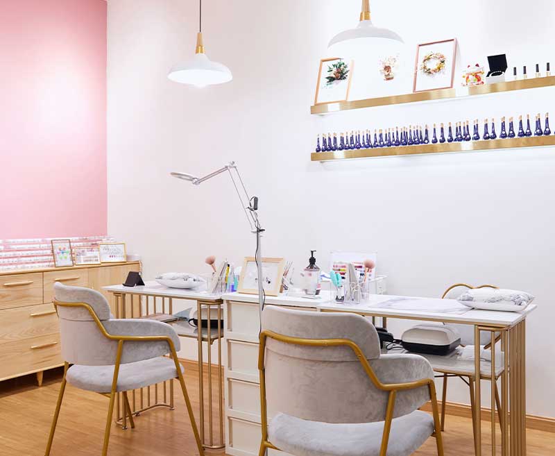 ম্যানিকিউর টেবিল